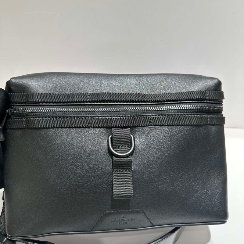 LV/路易威登messenger男士斜挎包胸包腰包 2018限量款 全皮拼老花肩帶-3