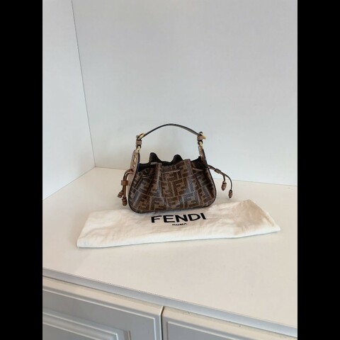 Fendi Pomodorion 
燈籠包