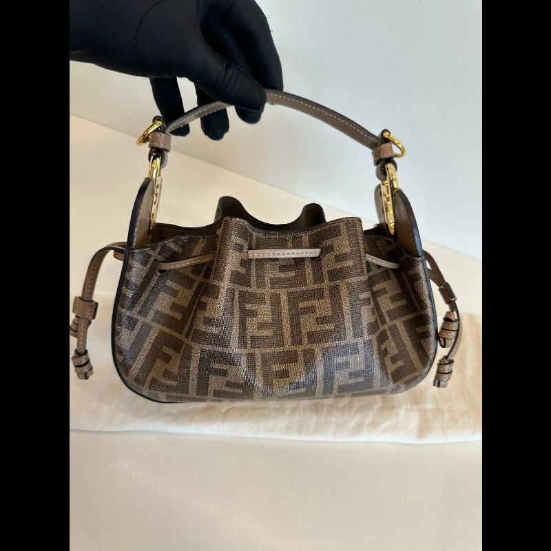 Fendi Pomodorion 
燈籠包-1