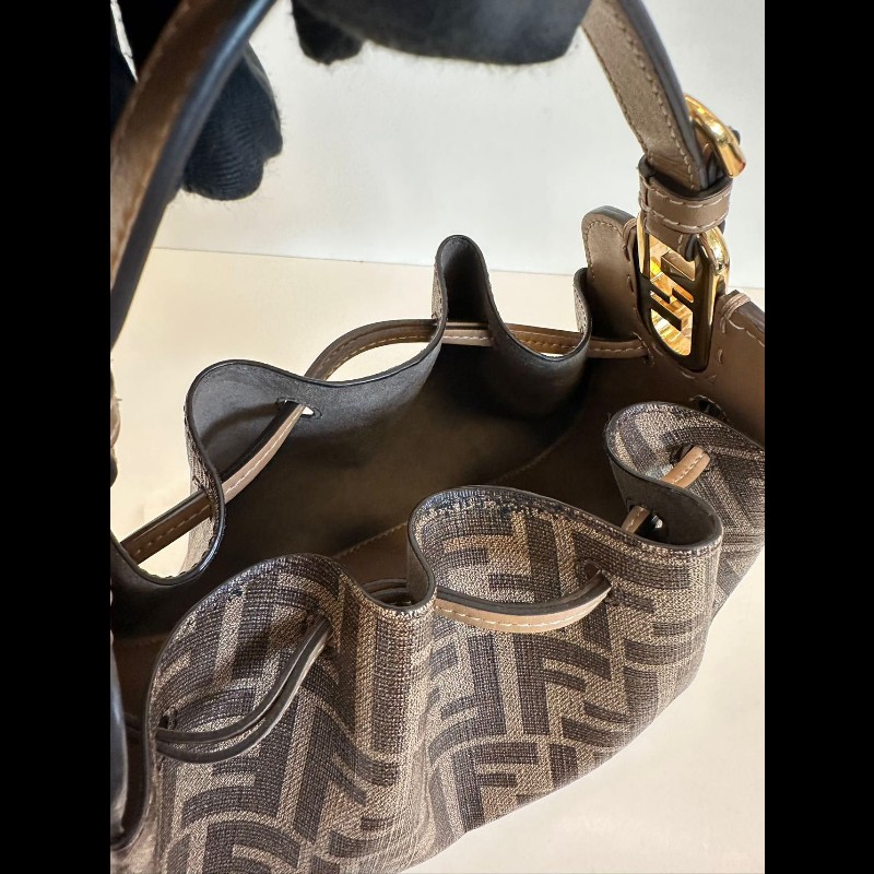 Fendi Pomodorion 
燈籠包-13