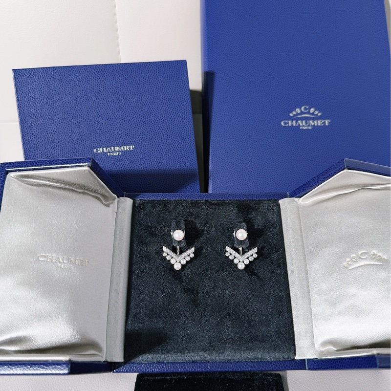 Chaumet尚美 JOSÉPHINE 約瑟芬系列，白金滿鑽V形珍珠耳環-1