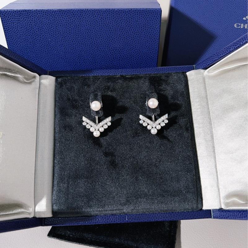 Chaumet尚美 JOSÉPHINE 約瑟芬系列，白金滿鑽V形珍珠耳環-3