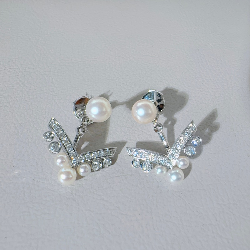 Chaumet尚美 JOSÉPHINE 約瑟芬系列，白金滿鑽V形珍珠耳環-4