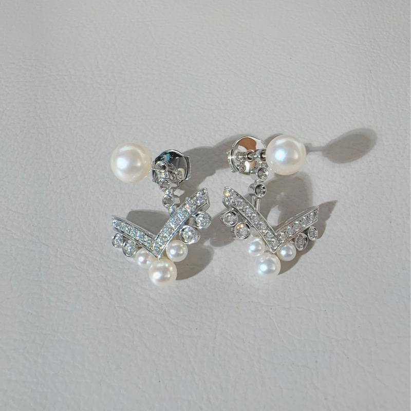 Chaumet尚美 JOSÉPHINE 約瑟芬系列，白金滿鑽V形珍珠耳環-6