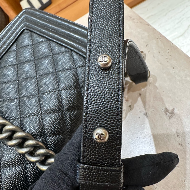 Chanel香奈兒leboy黑銀中號牛皮鏈條包-11