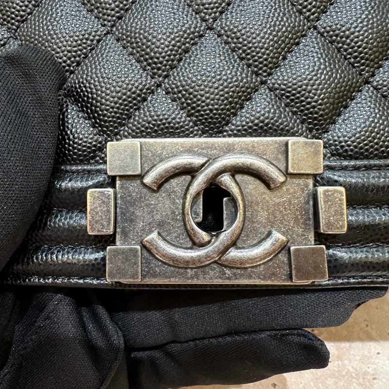 Chanel香奈兒leboy黑銀中號牛皮鏈條包-13