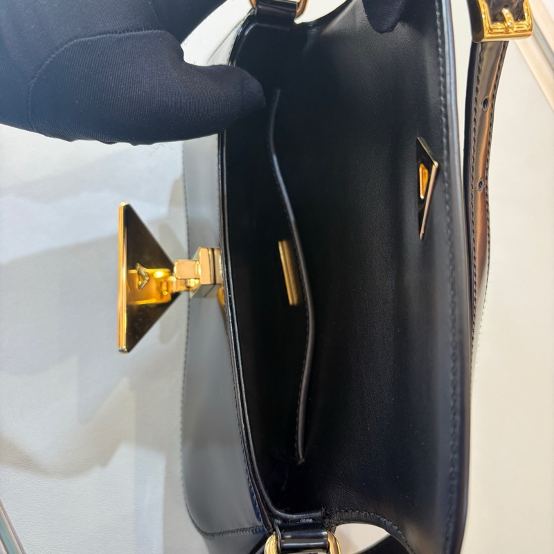 99新 Prada黑色法棍腋下-3