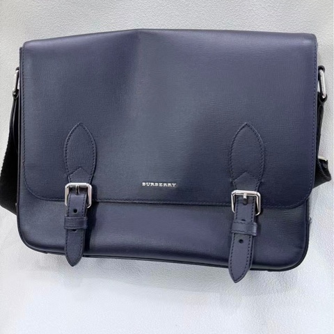 99新 Burberry 巴寶莉深藍色牛皮男士公文包斜挎包郵差包 肩帶可以任意調節 單肩斜挎都可以