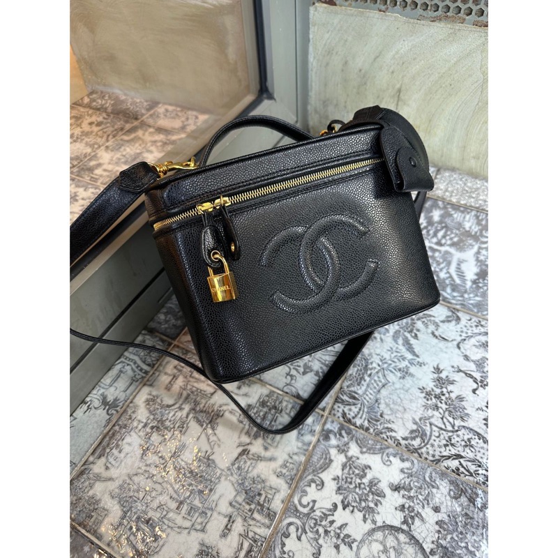 香奈兒包 化妝包 化妝箱 黑色 魚子醬 荔枝皮 手提包 魚子醬牛皮  黑色魚子醬牛皮 復古包 皮革包 包包 皮革包  魚子醬牛皮  斜挎包 手提包 化妝盒子 化妝箱 化妝袋 側背袋 二手包 中古包 二手-2