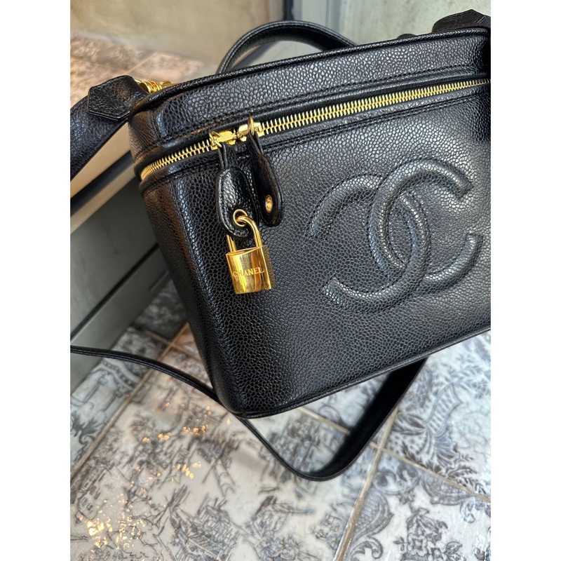 香奈兒包 化妝包 化妝箱 黑色 魚子醬 荔枝皮 手提包 魚子醬牛皮  黑色魚子醬牛皮 復古包 皮革包 包包 皮革包  魚子醬牛皮  斜挎包 手提包 化妝盒子 化妝箱 化妝袋 側背袋 二手包 中古包 二手-4