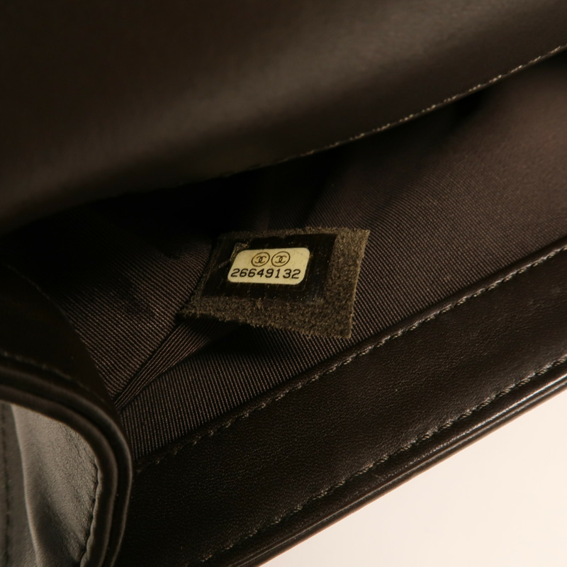 CHANEL 牛皮皮革Boy 20銀扣鏈帶肩背袋-6