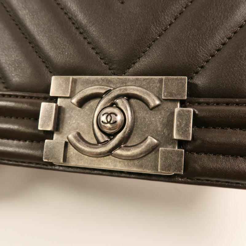 CHANEL 牛皮皮革Boy 20銀扣鏈帶肩背袋-8