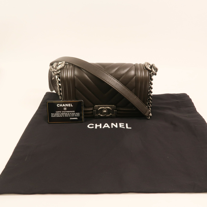 CHANEL 牛皮皮革Boy 20銀扣鏈帶肩背袋-11