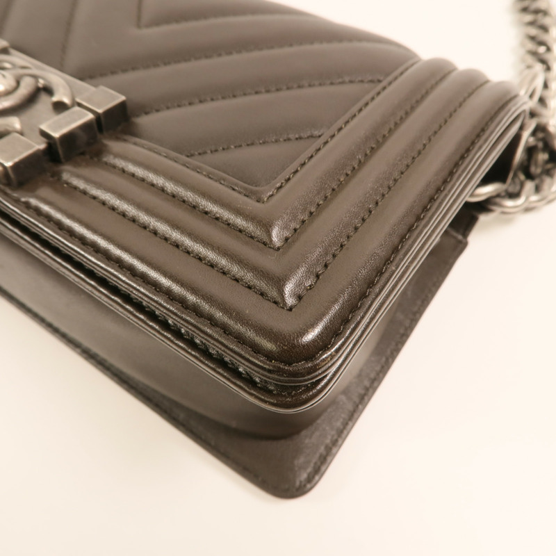 CHANEL 牛皮皮革Boy 20銀扣鏈帶肩背袋-12