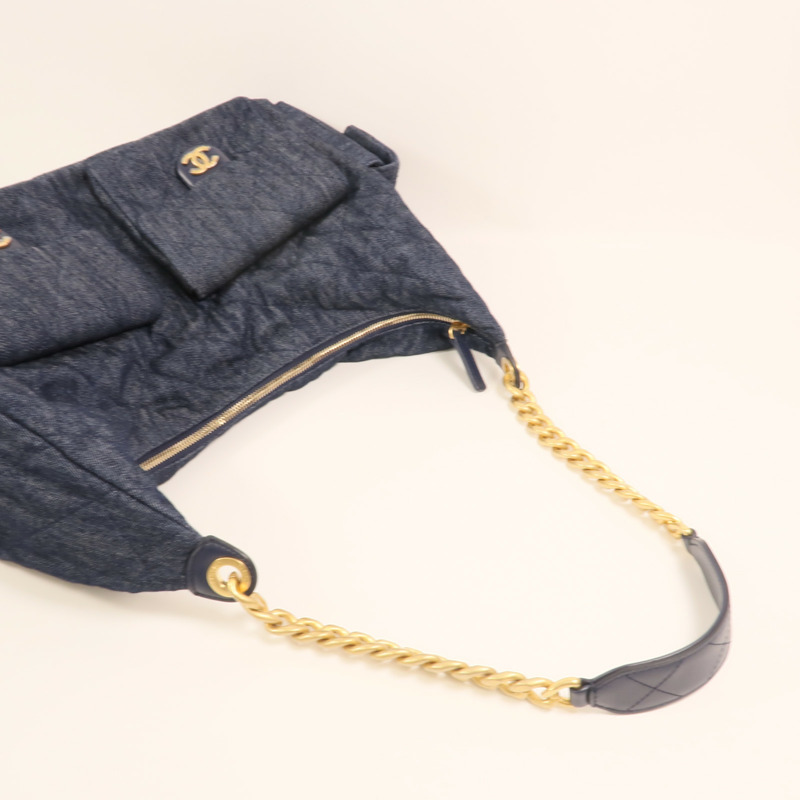 CHANEL 牛仔布C25 Hobo金扣鏈帶肩背袋-7