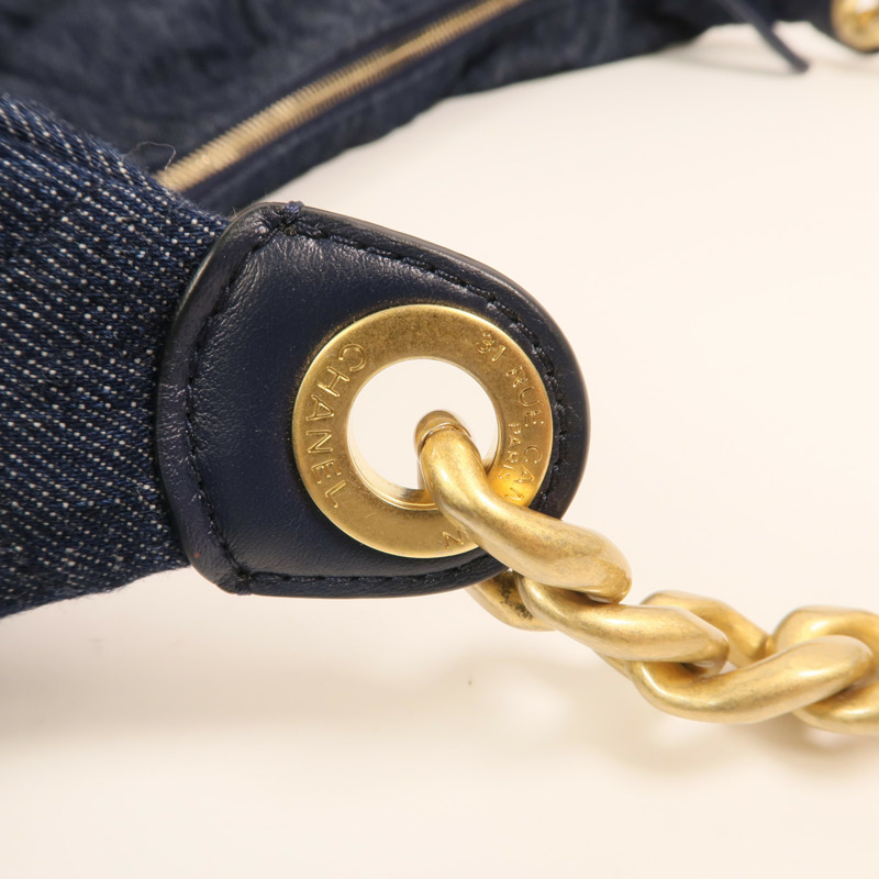 CHANEL 牛仔布C25 Hobo金扣鏈帶肩背袋-10