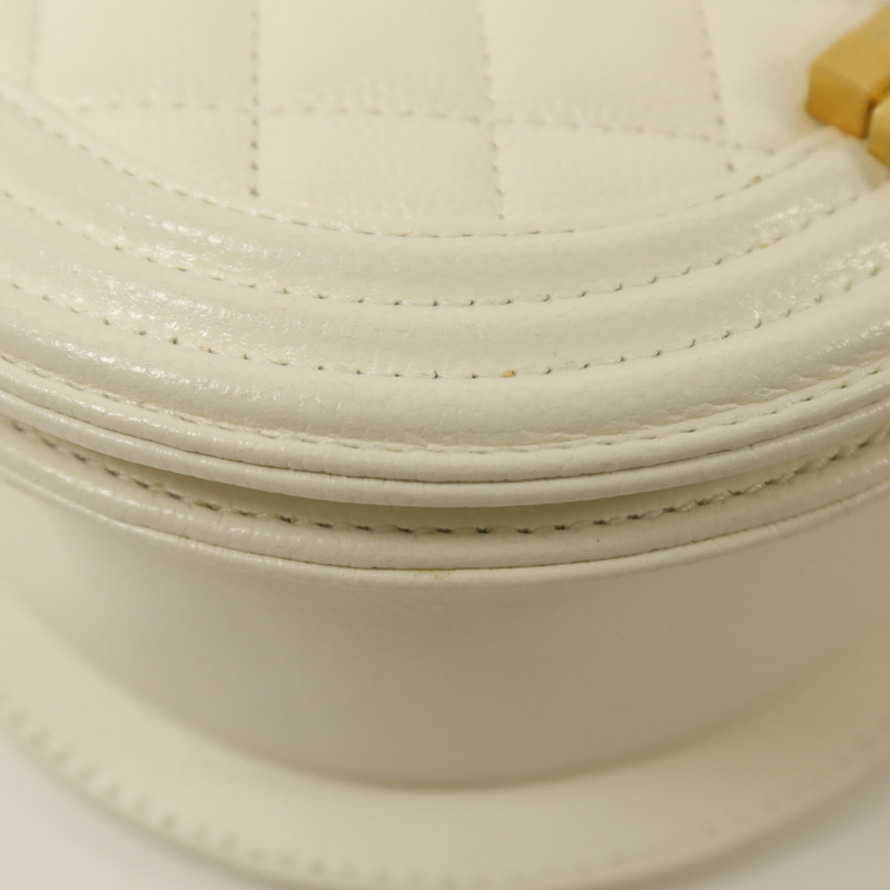 CHANEL 牛皮皮革Small Boy Messenger Bag金扣鏈帶肩背袋-10