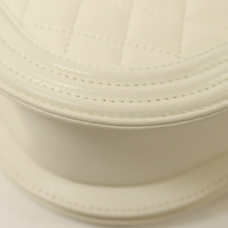 CHANEL 牛皮皮革Small Boy Messenger Bag金扣鏈帶肩背袋-12