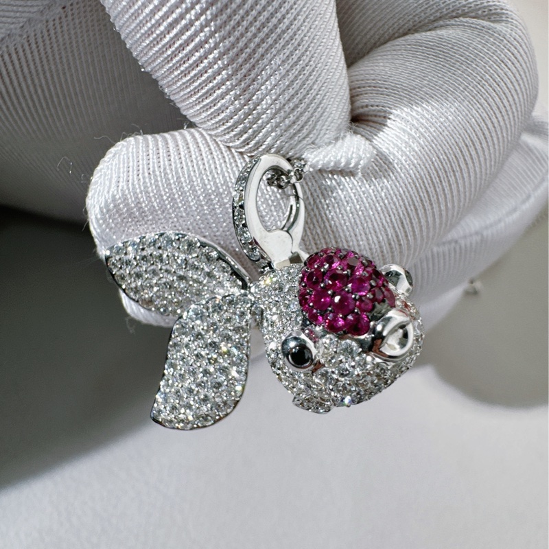 Qeelin 麒麟 Qinqin系列 白金滿鑽+紅寶石 金魚項鍊-6