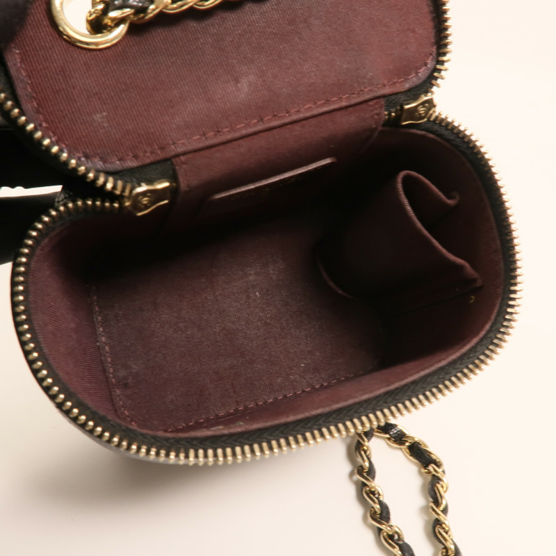 CHANEL 牛皮皮革Vanity Case金扣鏈帶肩背袋-4