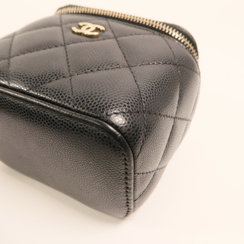 CHANEL 牛皮皮革Vanity Case金扣鏈帶肩背袋-9