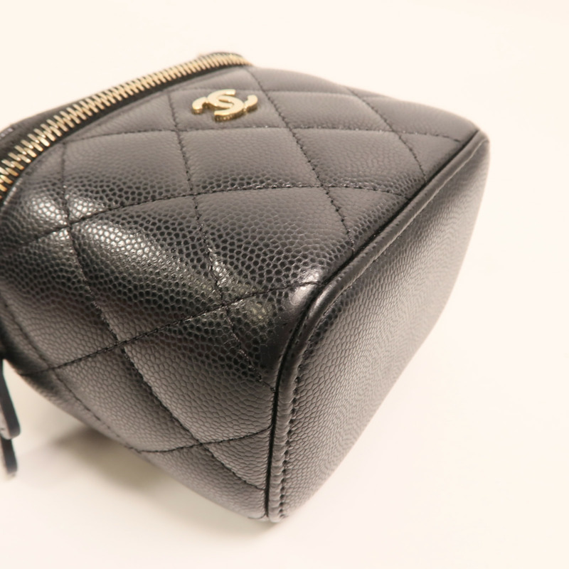 CHANEL 牛皮皮革Vanity Case金扣鏈帶肩背袋-10