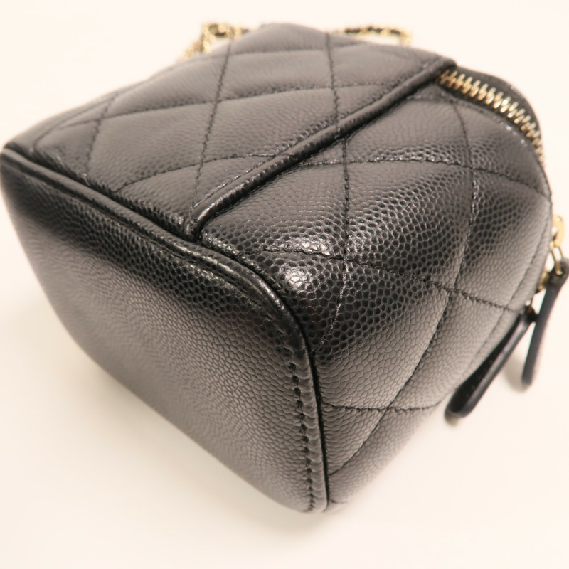 CHANEL 牛皮皮革Vanity Case金扣鏈帶肩背袋-11