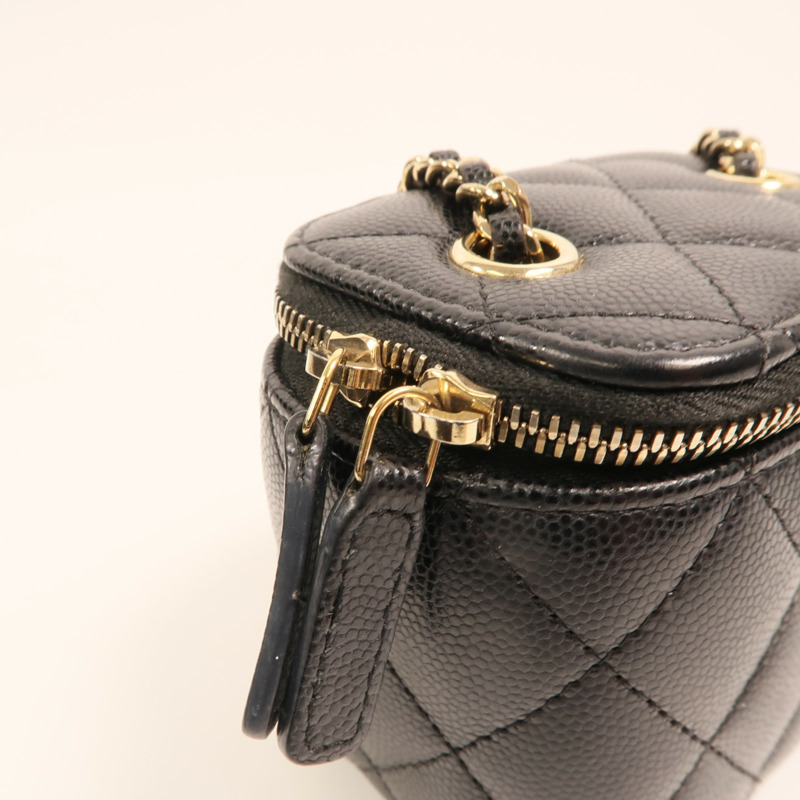 CHANEL 牛皮皮革Vanity Case金扣鏈帶肩背袋-13