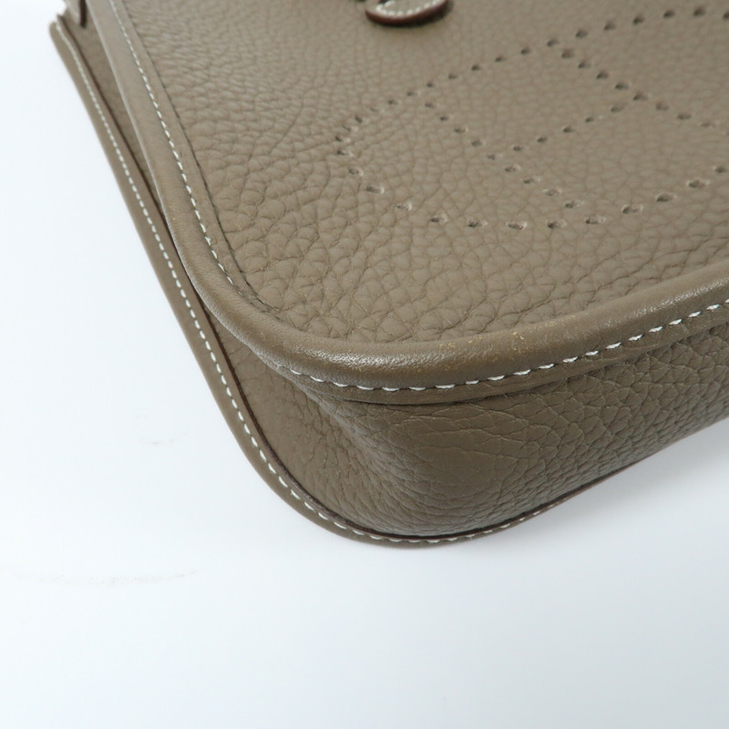 HERMES 【Hermes Fair】Clemence皮革Evelyne TPM金扣肩背袋Etoupe-4