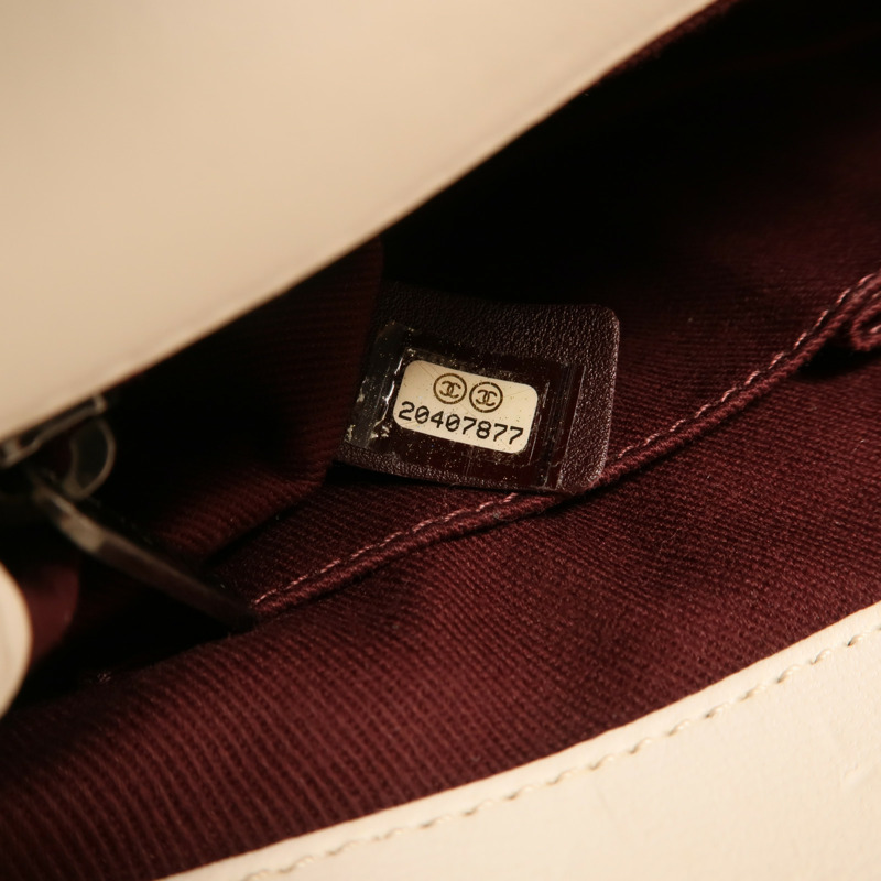 CHANEL 羊皮皮革Chain Shoulder銀扣肩背袋-6