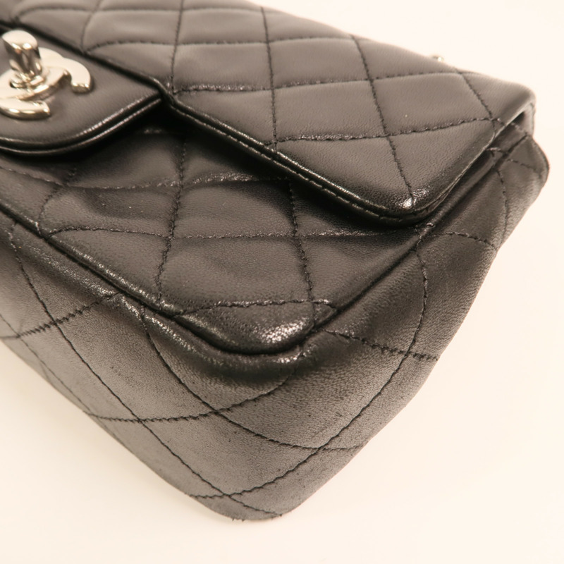 CHANEL 羊皮皮革Mini Classic 20銀扣鏈帶肩背袋-12