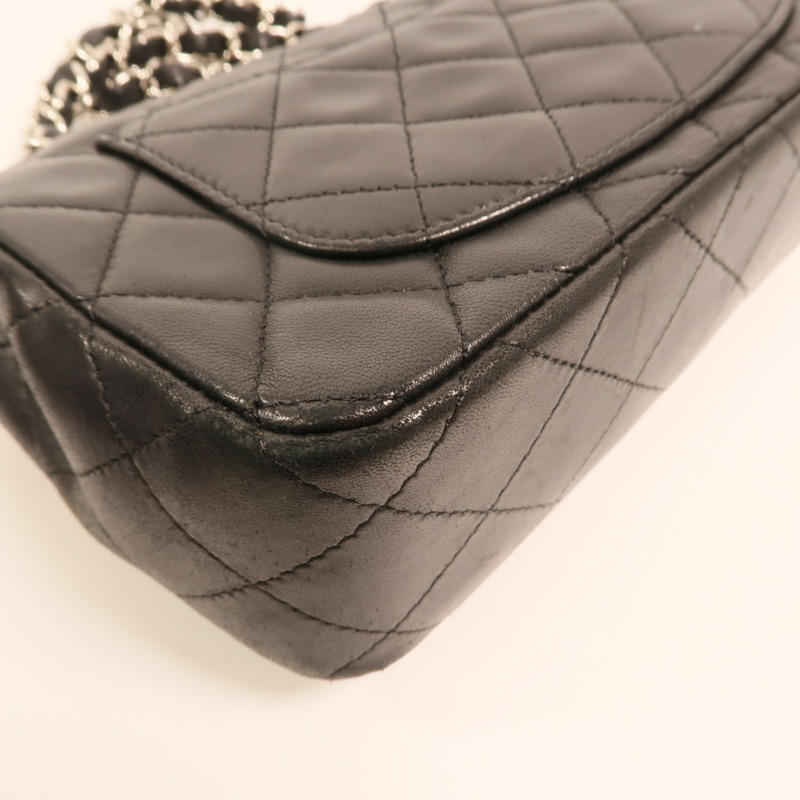 CHANEL 羊皮皮革Mini Classic 20銀扣鏈帶肩背袋-15