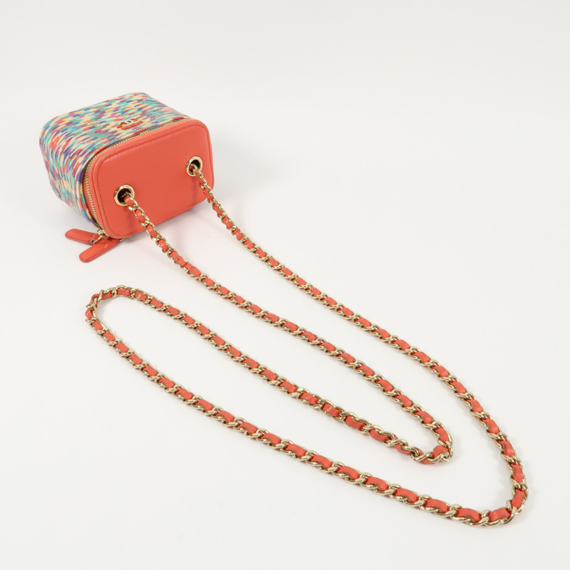 CHANEL Embroidered Thread Mini Vanity Case金扣鏈帶肩背袋-10