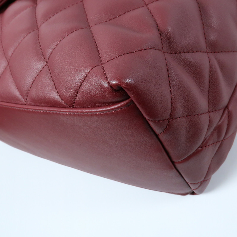 CHANEL 牛皮皮革Maxi Hobo金扣肩背袋-5