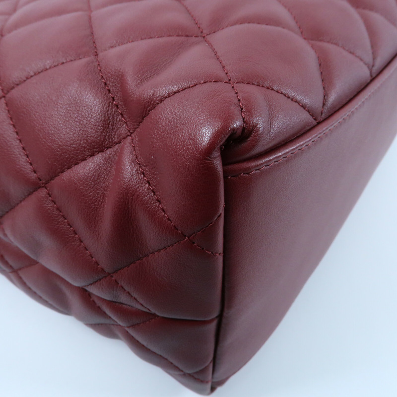 CHANEL 牛皮皮革Maxi Hobo金扣肩背袋-6