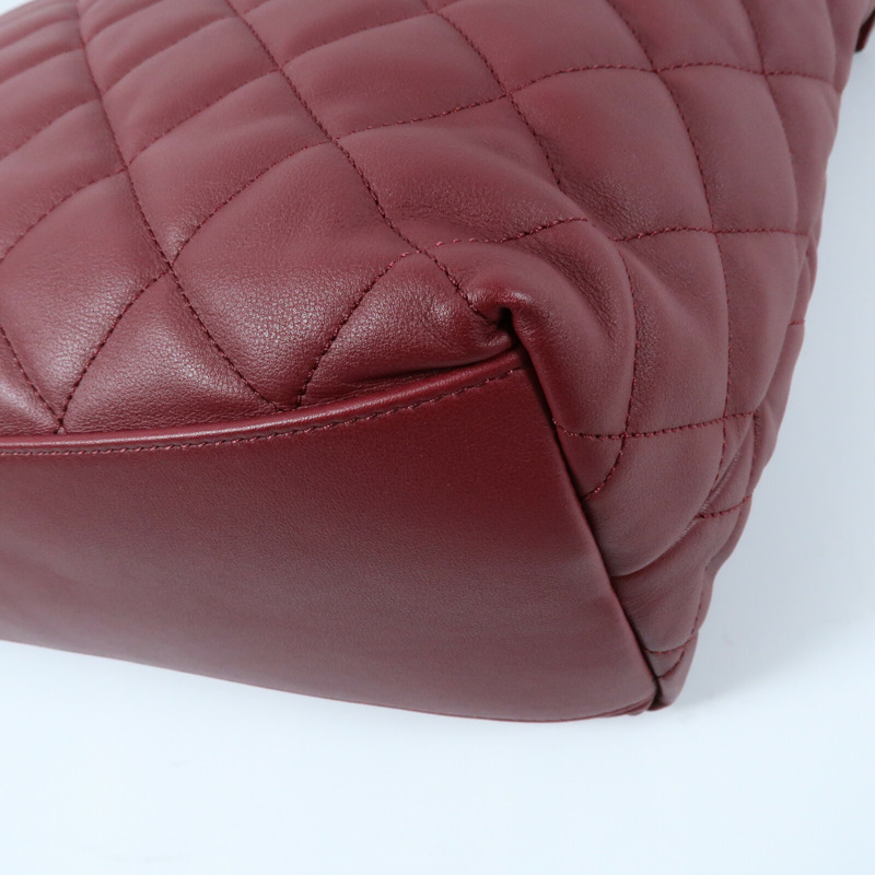 CHANEL 牛皮皮革Maxi Hobo金扣肩背袋-7