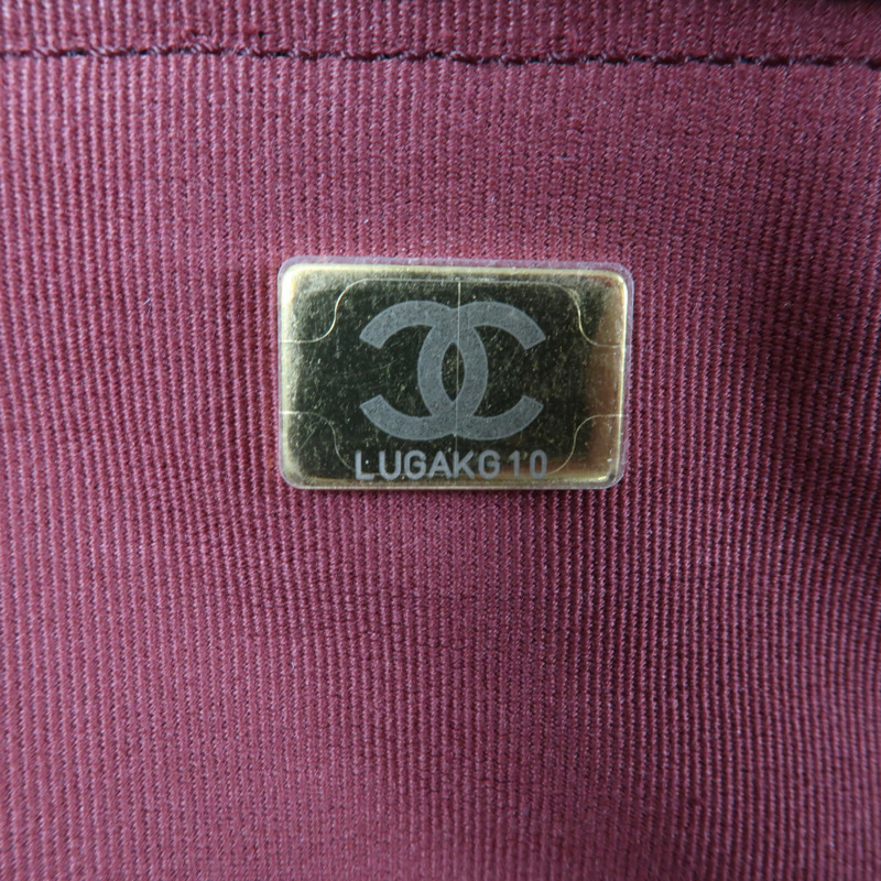 CHANEL 牛皮皮革Maxi Hobo金扣肩背袋-10