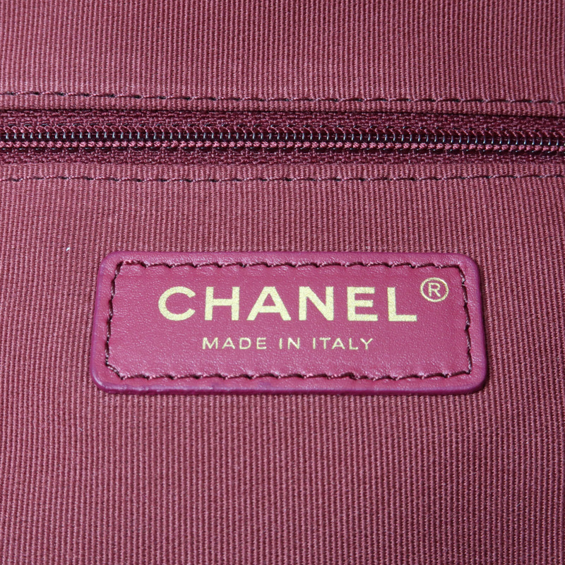 CHANEL 牛皮皮革Maxi Hobo金扣肩背袋-12