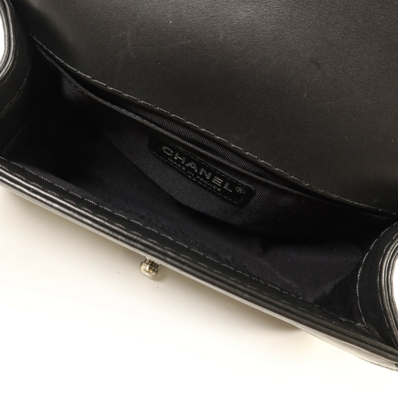 CHANEL 牛皮皮革Boy 20銀扣鏈帶肩背袋-4