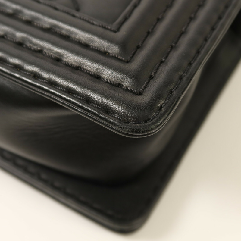 CHANEL 牛皮皮革Boy 20銀扣鏈帶肩背袋-13