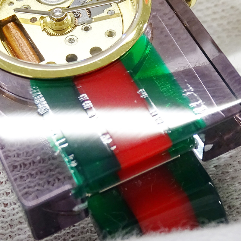 Gucci 女士手錶，復古網頁設計，鏤空，石英機芯，壓克力，手鐲，方形，鉚釘，YA143505。-12