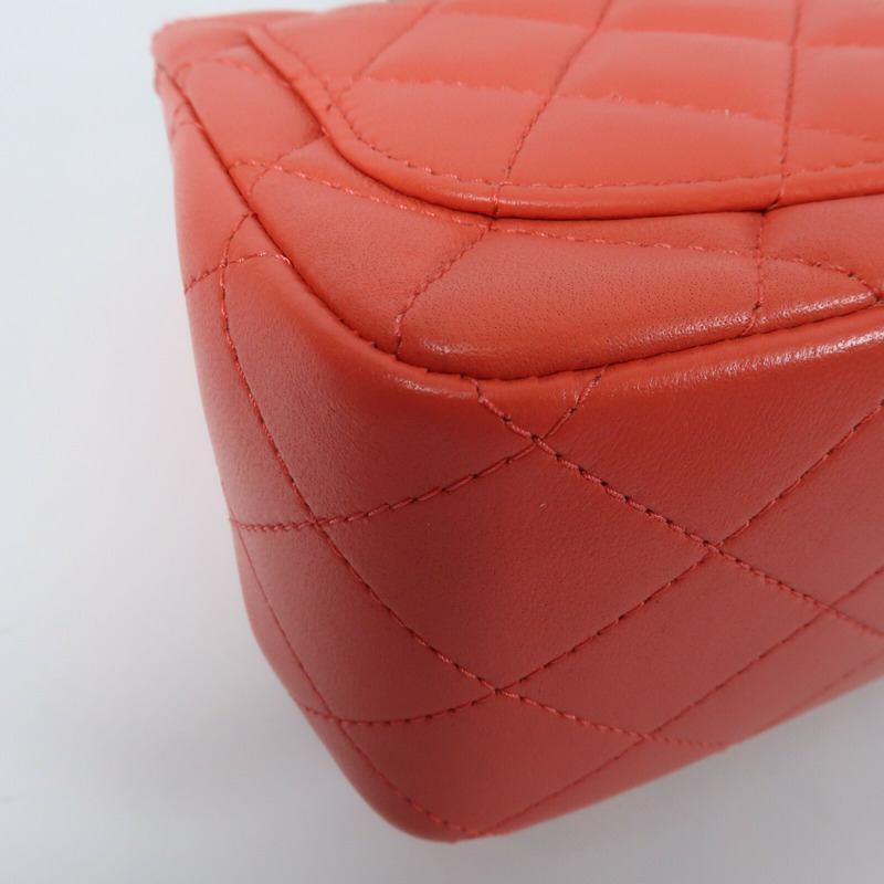 CHANEL 羊皮皮革Mini Classic 17金扣鏈帶肩背袋-6