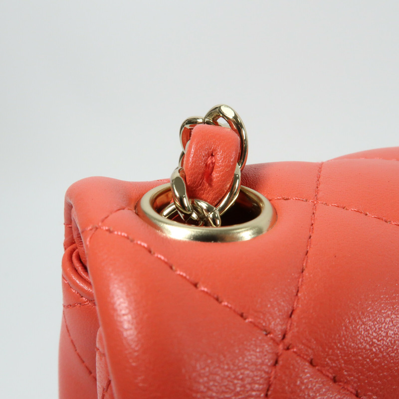 CHANEL 羊皮皮革Mini Classic 17金扣鏈帶肩背袋-10