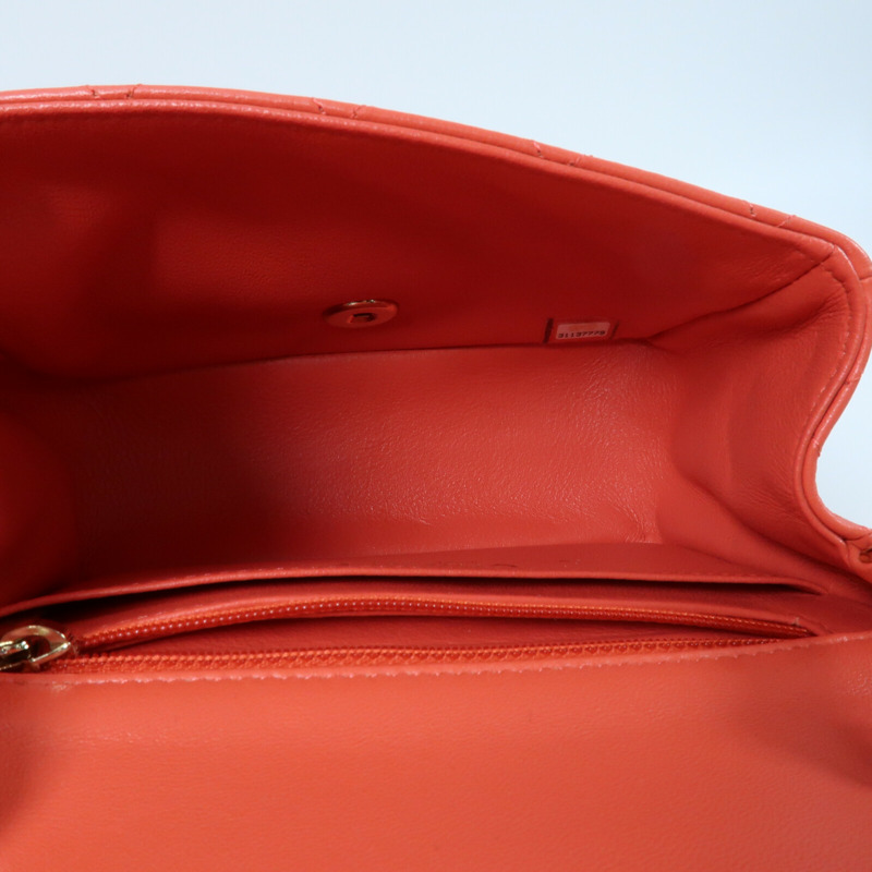 CHANEL 羊皮皮革Mini Classic 17金扣鏈帶肩背袋-12