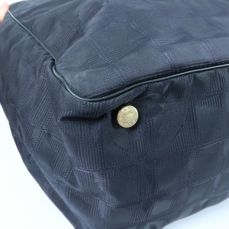 CHANEL 尼龍Travel Line Tote Bag金扣手挽袋-6