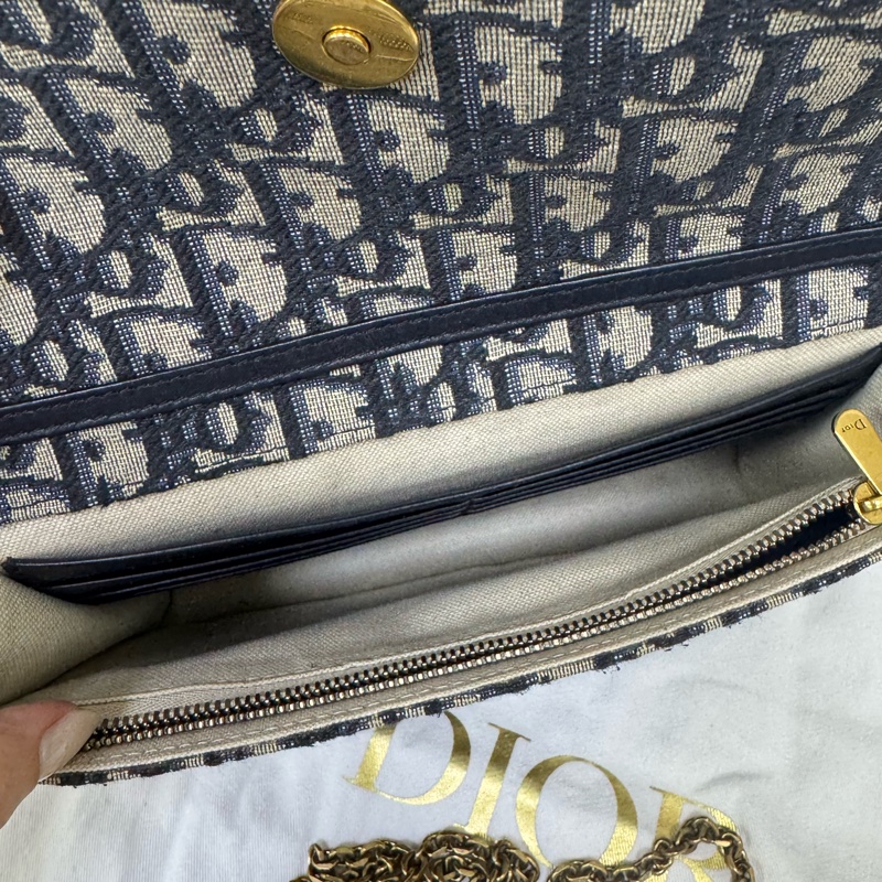 Dior 經典緹花金釦Saddle WOC-16