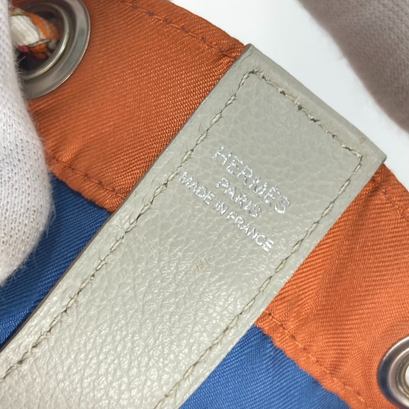 愛馬仕 Soie Coeur 22 新娘禮服抽繩肩包，絲綢和皮革，女士，橙色。-11