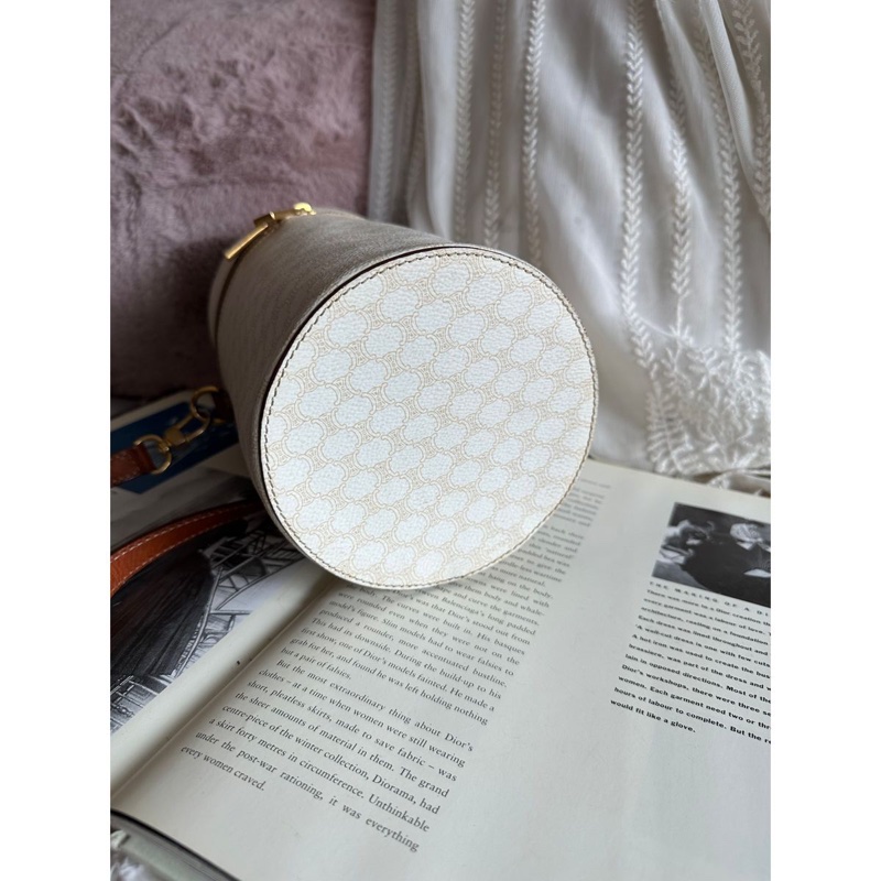 思琳 經典白色老花 凱旋門 圓筒包 化妝包 化妝袋 中古包包 手袋 超罕有 vintage celine white bag-6