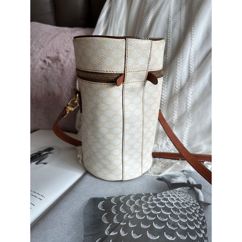 思琳 經典白色老花 凱旋門 圓筒包 化妝包 化妝袋 中古包包 手袋 超罕有 vintage celine white bag-7