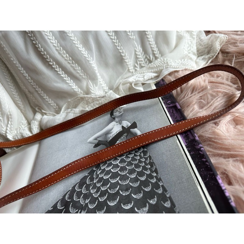 思琳 經典白色老花 凱旋門 圓筒包 化妝包 化妝袋 中古包包 手袋 超罕有 vintage celine white bag-9